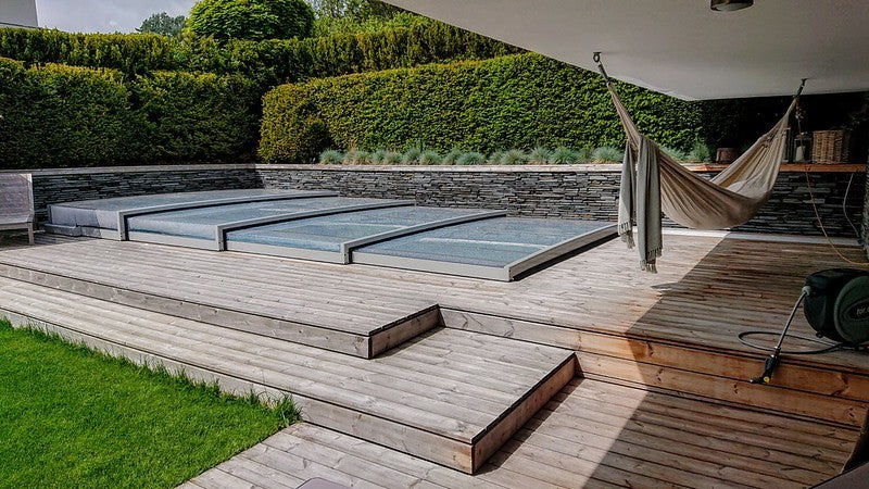 pool-uberdachung-mit-niedriger-linie-ter